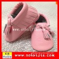 Yiwu factory wholesale dubai hot sale pink first walkers baby shoes factory in china